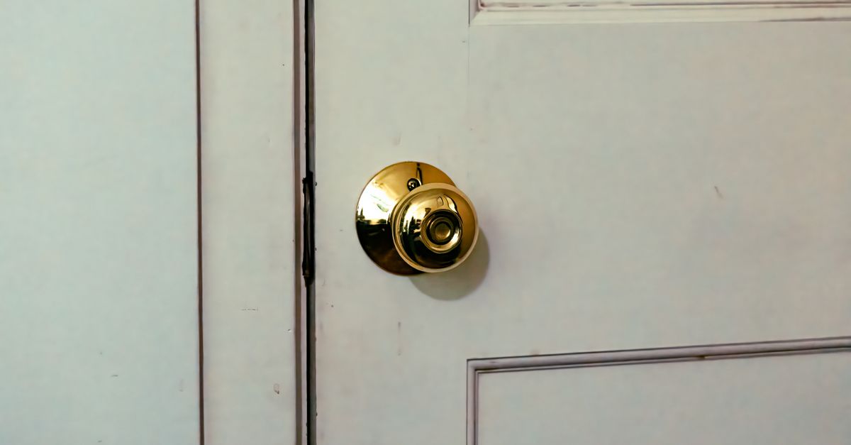 Door Knob Lock vs. Deadbolt: Which Actually Keeps You Safer? — T & Y Keys Rockaway